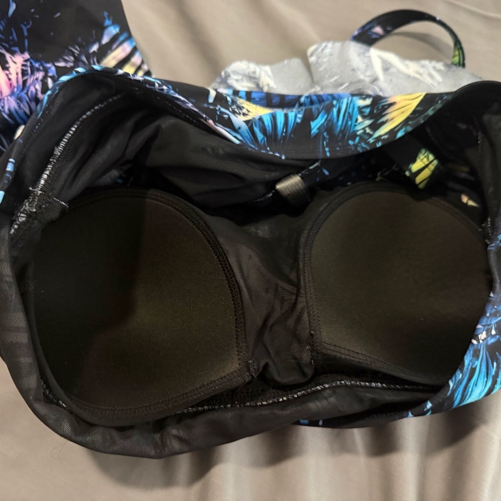 torrid Black One-Shoulder Ruffle Swim Top with Blue and Green Leaf Print Size 0 - Picture 6 of 7
